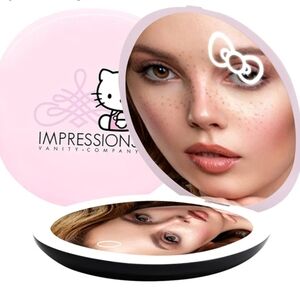 💗Hello Kitty The "Swirl" Led Compact Mirror